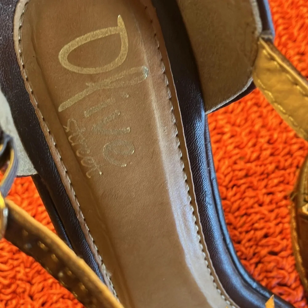 Olive Street Brown Feather Wedge Sandles.4” Heel. Sz 7 Preowned Excellent Shape — image 2 of 8